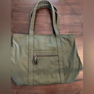 Vera Bradley Tote Climbing Ivy NWOT Fits Laptop